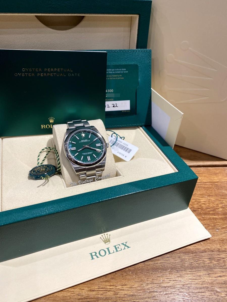 2022 Brand New Unworn Rolex Steel Oyster Perpetual 41mm Green Dial 124300 (Full Set)