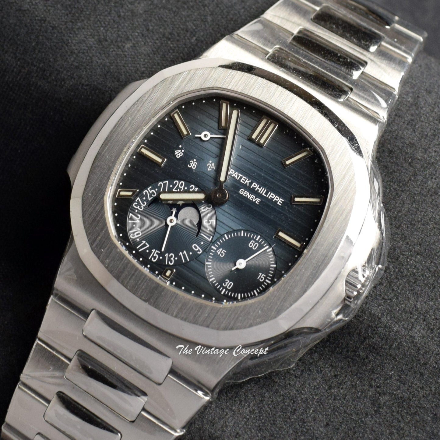 Patek Philippe Nautilus Blue Dial 5712/1A-001 (Full Set)  (SOLD)