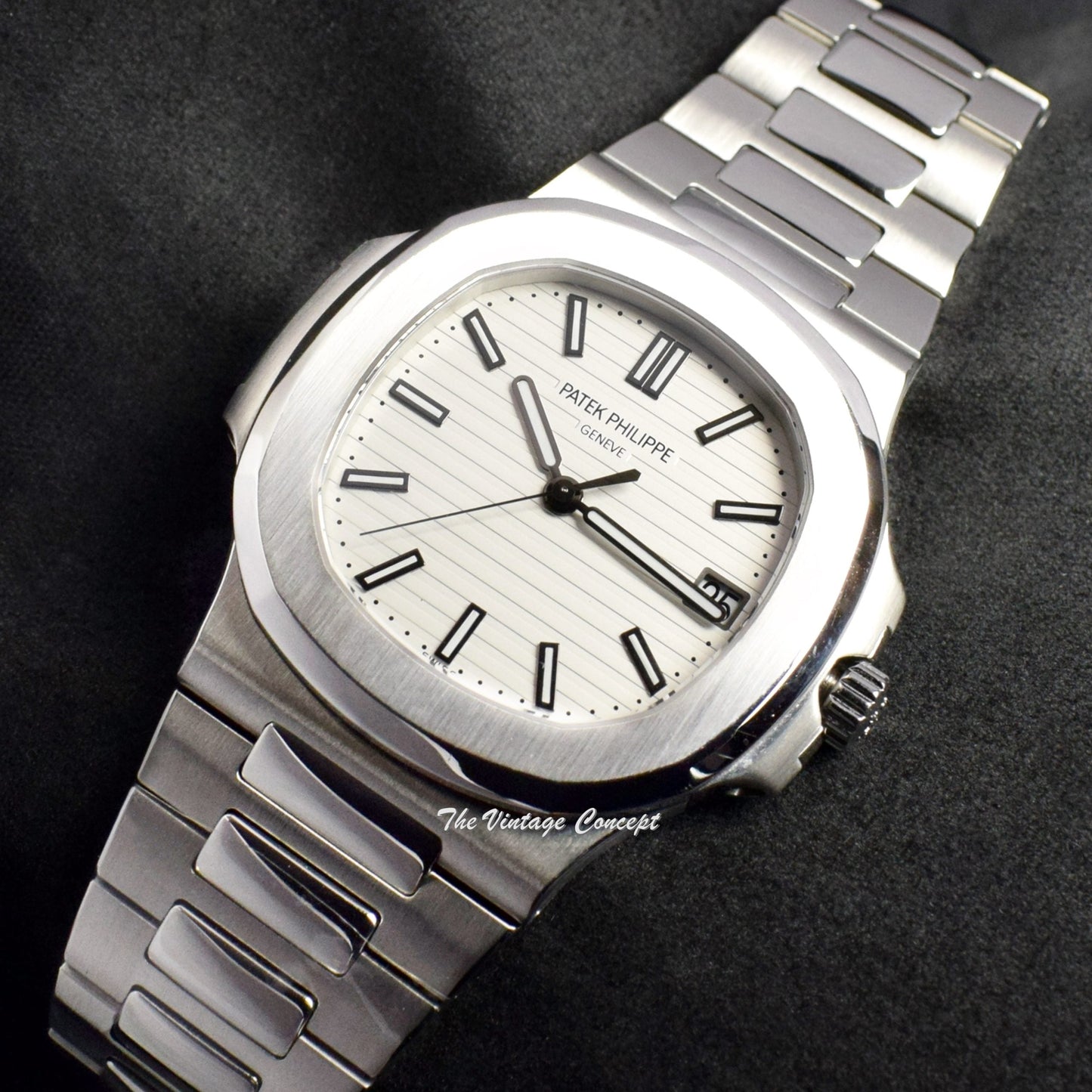 Patek Philippe Nautilus White Dial 5711/1A-011 (Full Set)