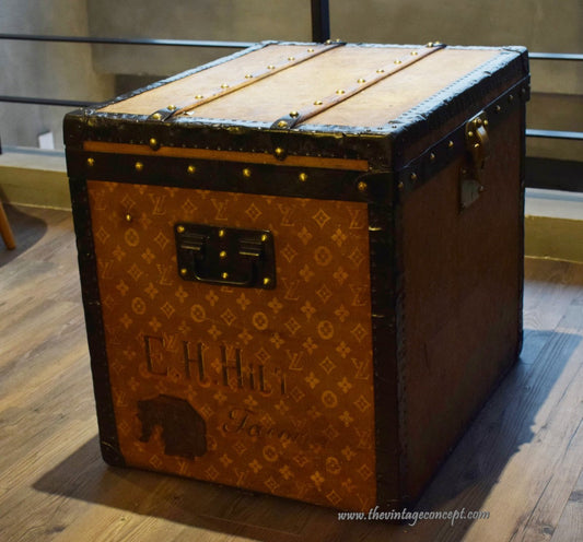 Louis Vuitton Cubic Truck Inscripion Hilton Truck