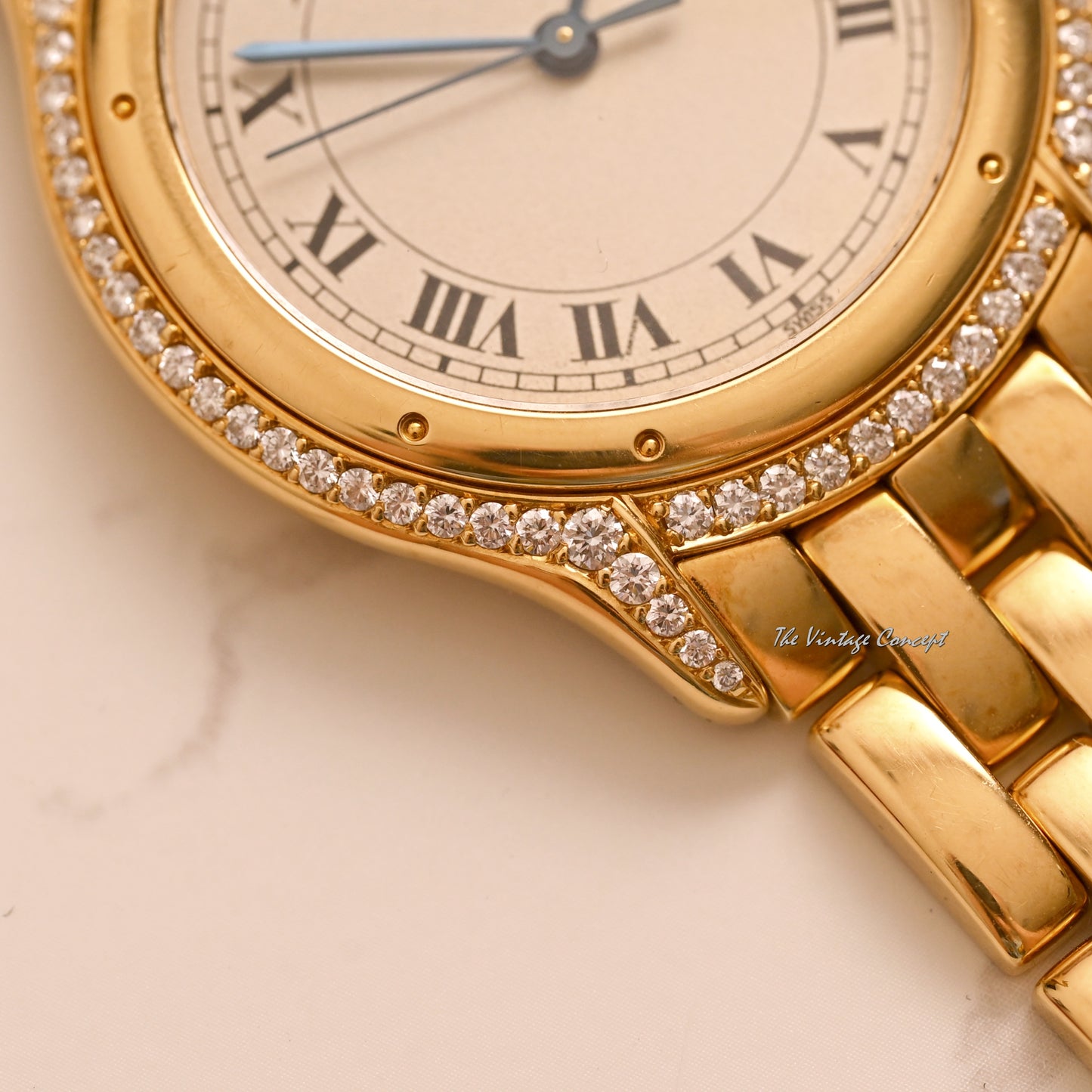 Cartier 18K Yellow Gold Quartz Cougar with Diamond Bezel 33mm w/ box Ref. 887905