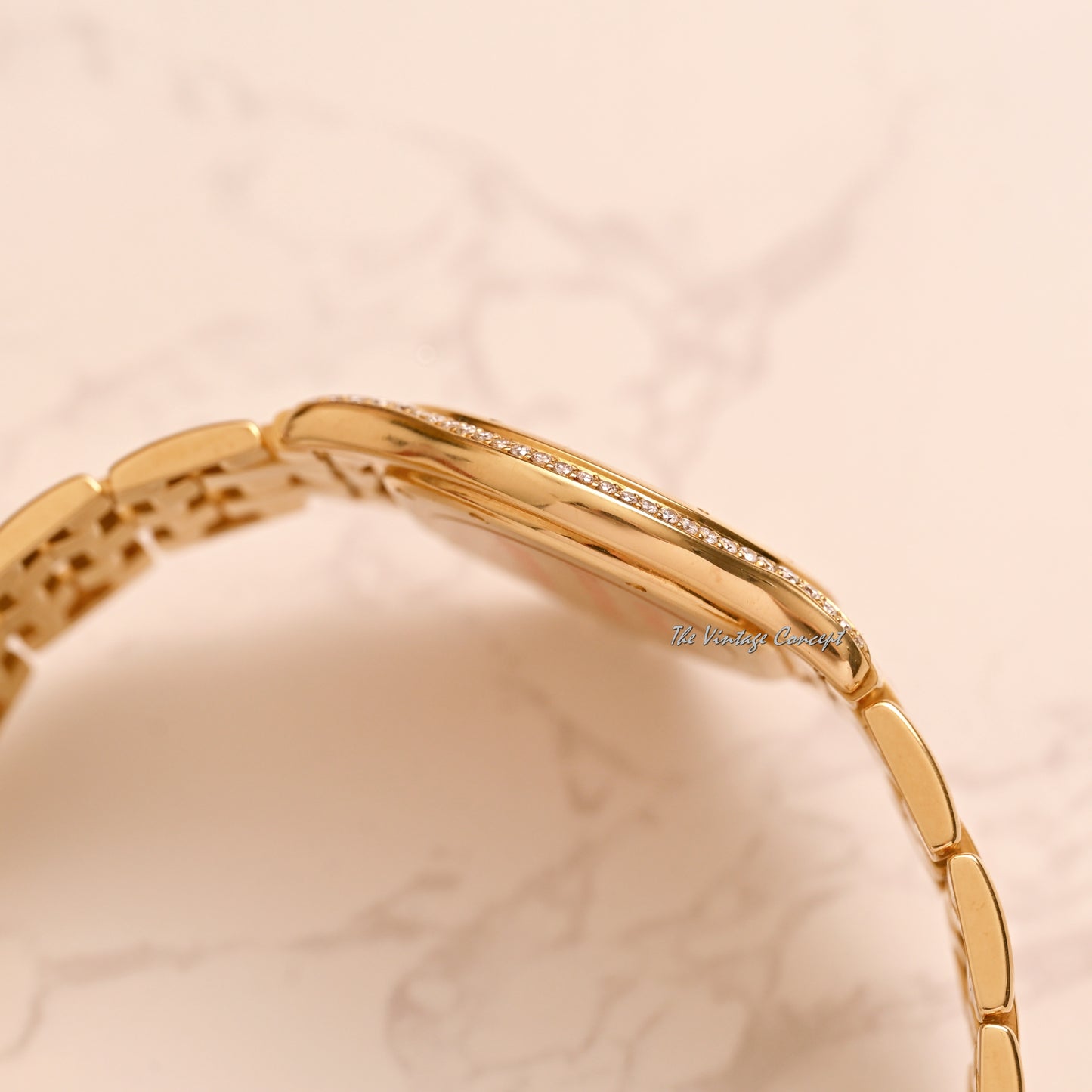 Cartier 18K Yellow Gold Quartz Cougar with Diamond Bezel 33mm w/ box Ref. 887905