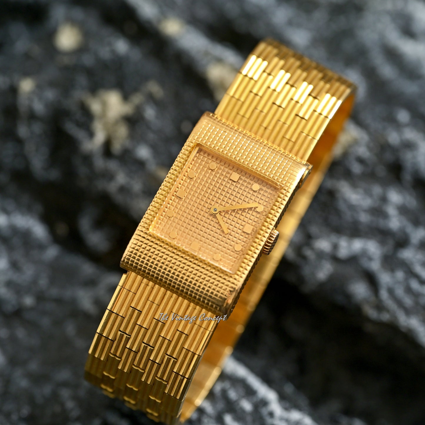 Boucheron 18K Yellow Gold Paris Reflet Omega Manual Wind w/ Original Yellow Gold Bracelet Ref. BT.908.247