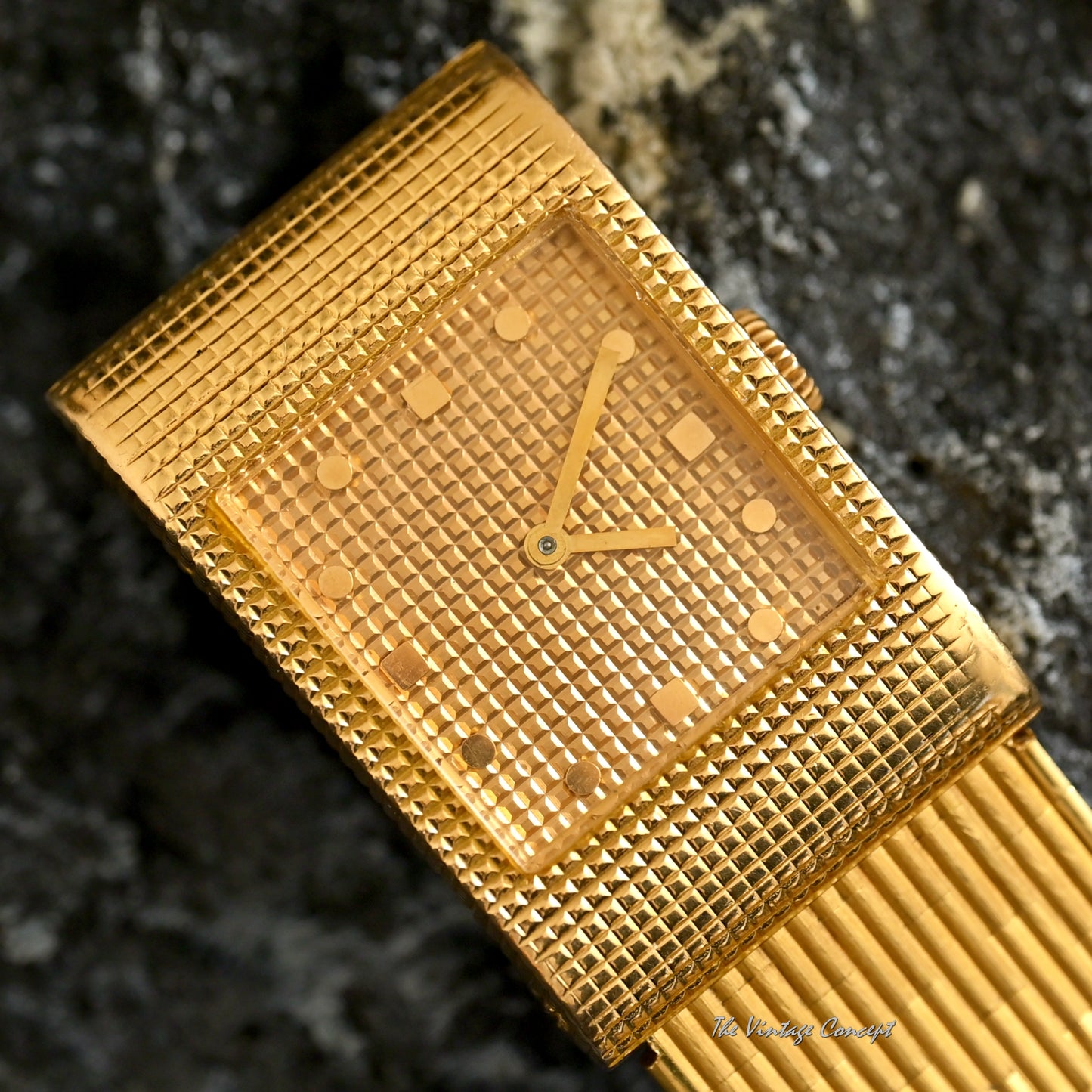 Boucheron 18K Yellow Gold Paris Reflet Omega Manual Wind w/ Original Yellow Gold Bracelet Ref. BT.908.247