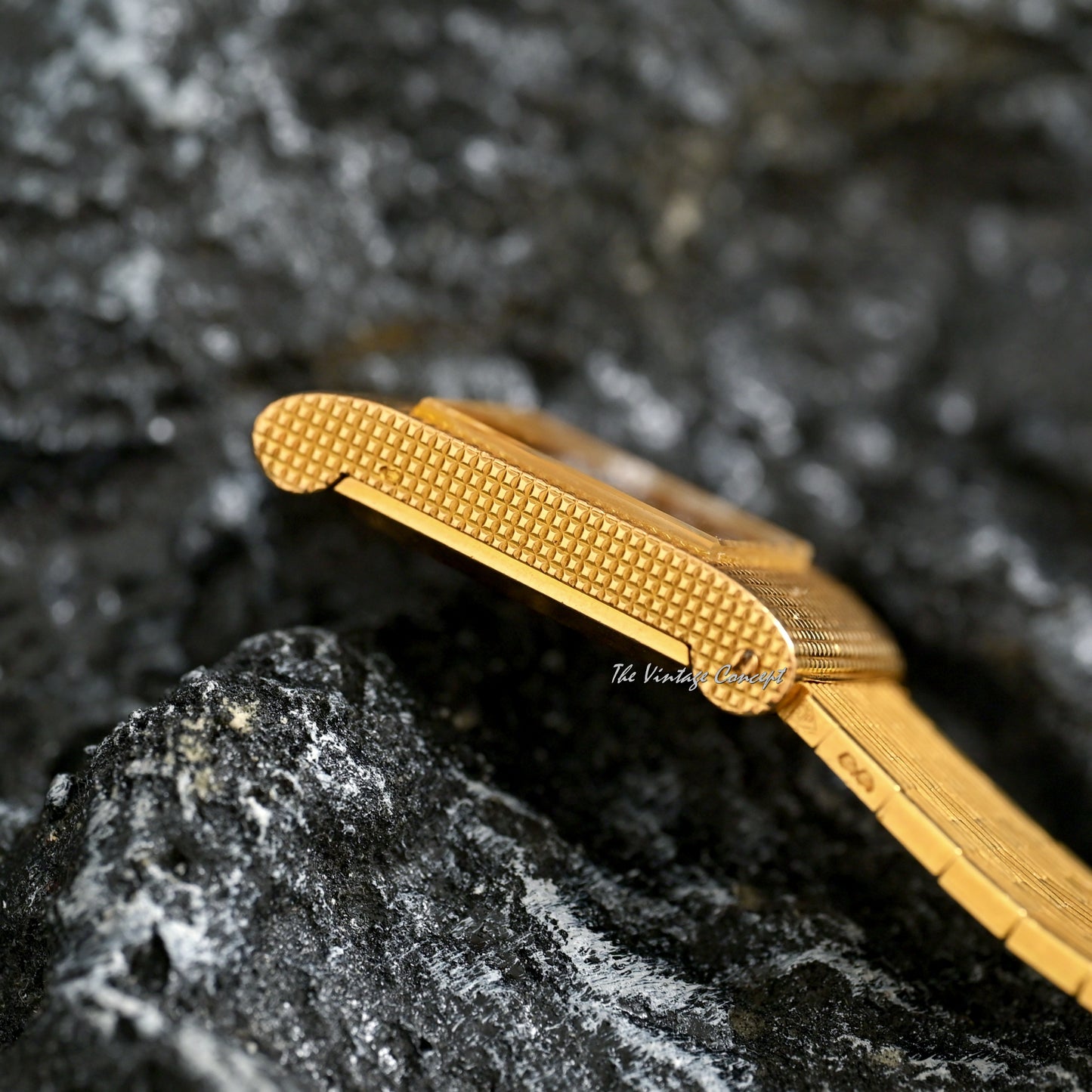 Boucheron 18K Yellow Gold Paris Reflet Omega Manual Wind w/ Original Yellow Gold Bracelet Ref. BT.908.247