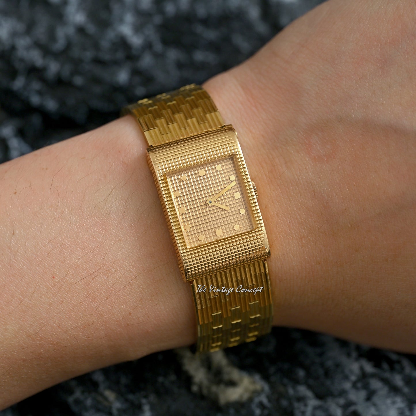 Boucheron 18K Yellow Gold Paris Reflet Omega Manual Wind w/ Original Yellow Gold Bracelet Ref. BT.908.247