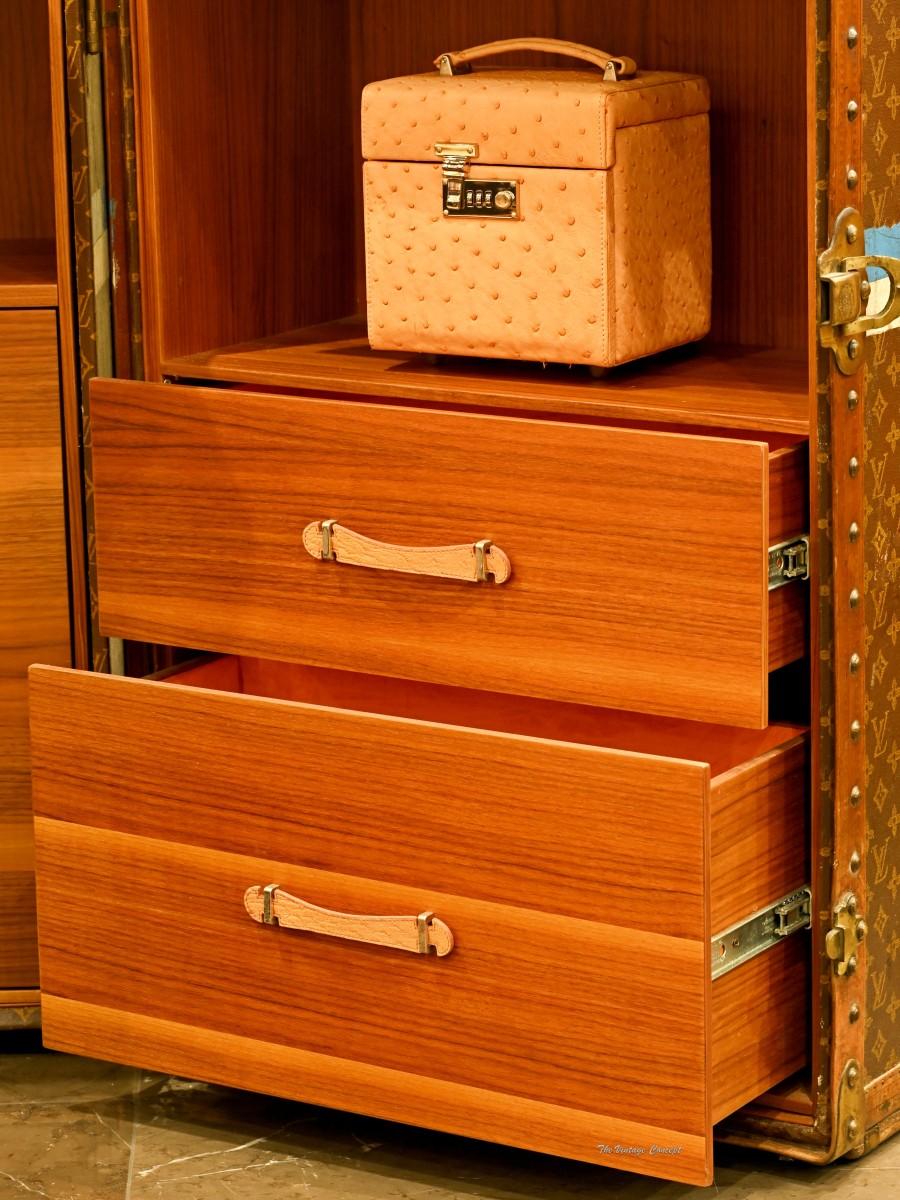 Louis Vuitton Make Up & Jewellery Tailor Made Trunk