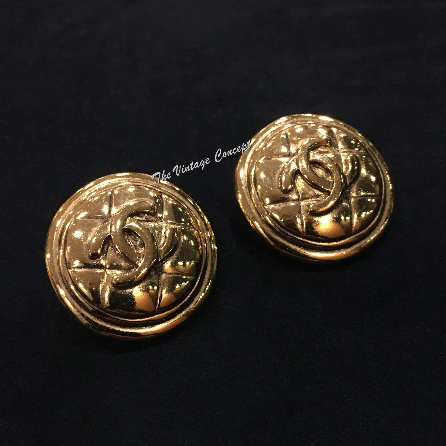 Chanel Gold Tone Round Shape w/ Logo Clip Earrings 80's