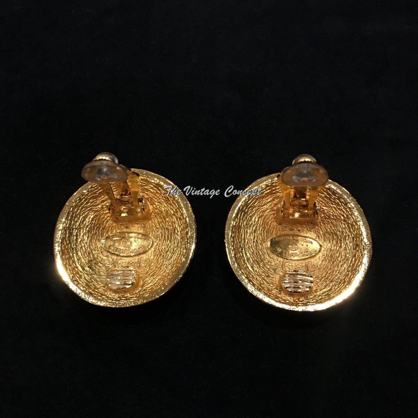 Chanel Gold Tone Round Shape w/ Logo Clip Earrings 80's