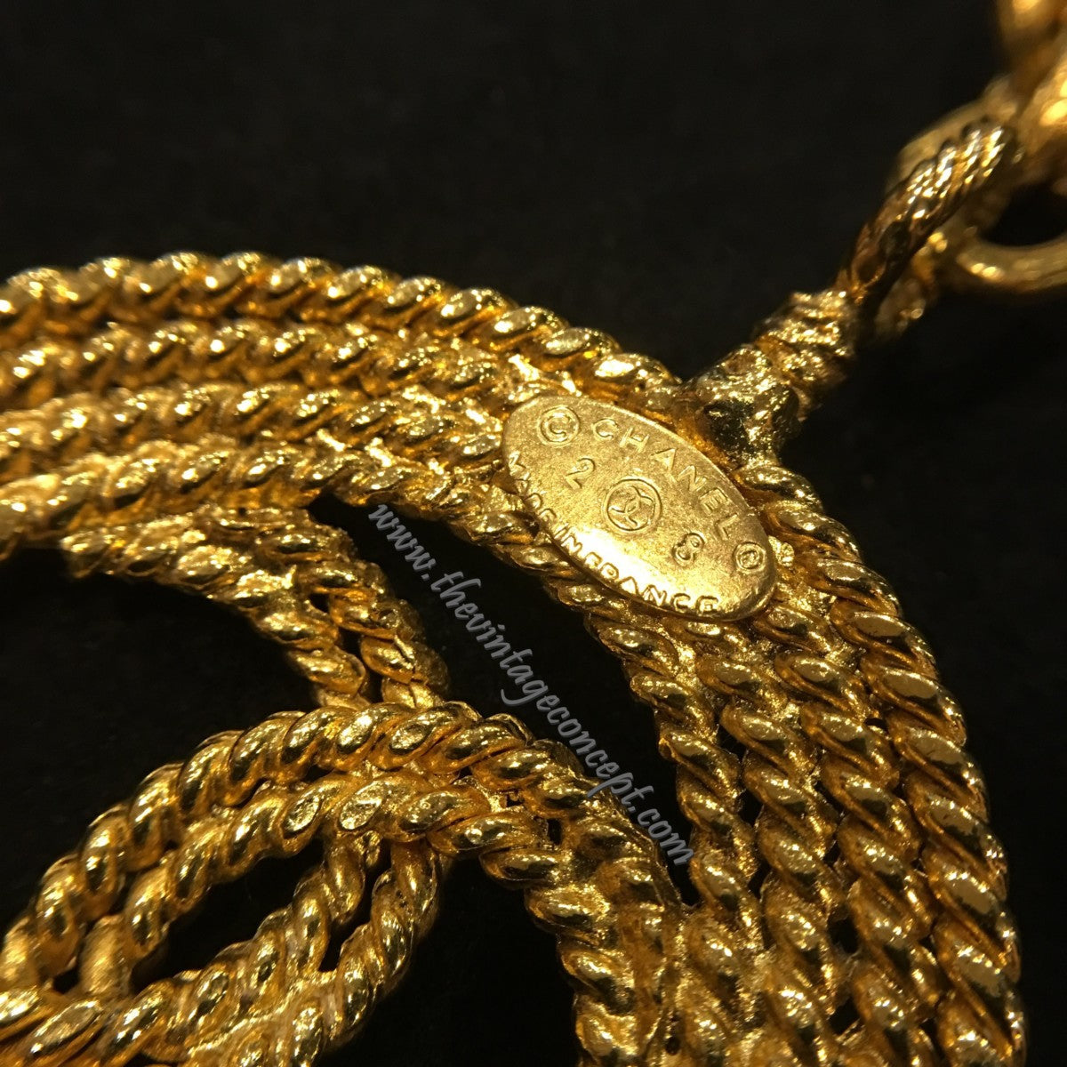 Chanel Big Logo w/ twisted circle Long necklace (SOLD)