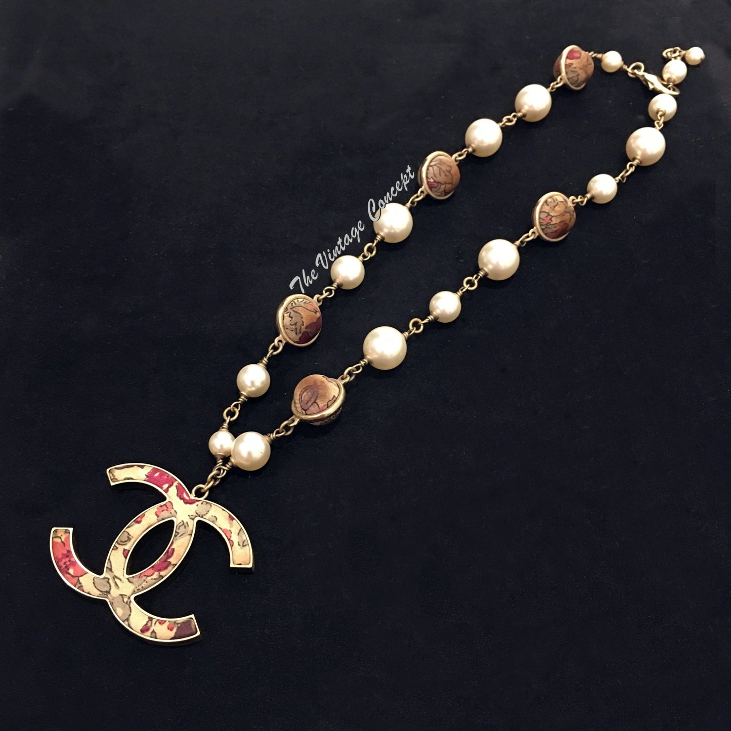 Chanel Faux Pearl Floral Pendant Short Necklace 09P