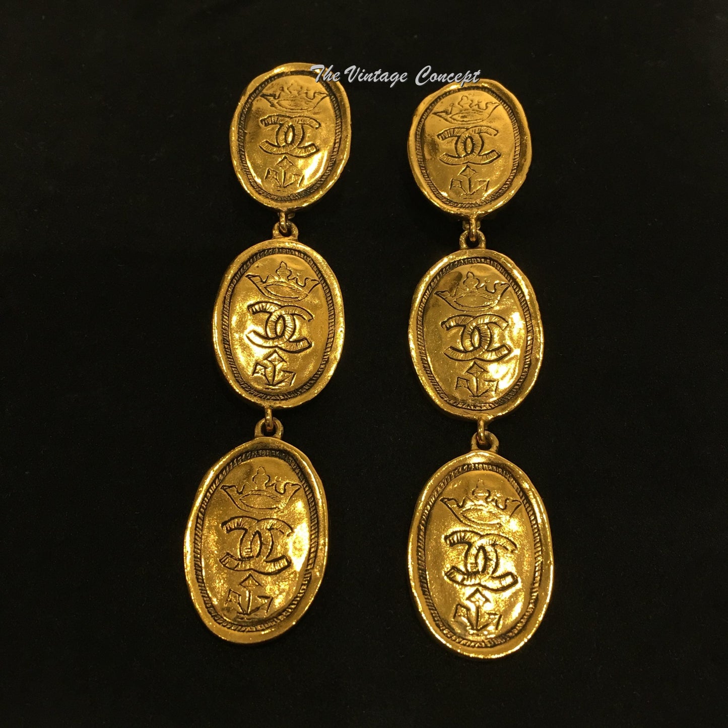 Chanel Gold Tone Oval Dangle Crown Logo Clip Earrings ' 2 6 ' 1987/89