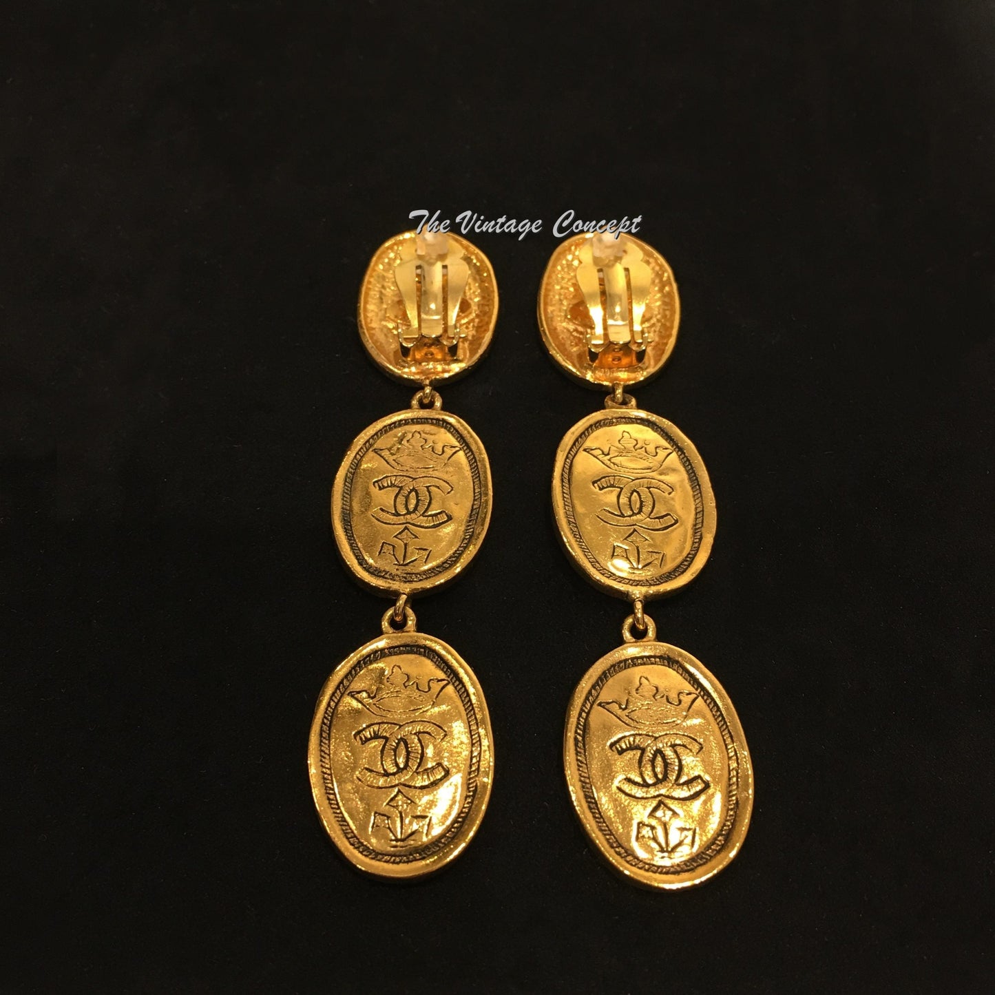 Chanel Gold Tone Oval Dangle Crown Logo Clip Earrings ' 2 6 ' 1987/89