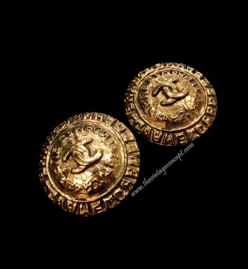Chanel Gold Tone Button Clip Earring from 80's (SOLD) - The Vintage Concept