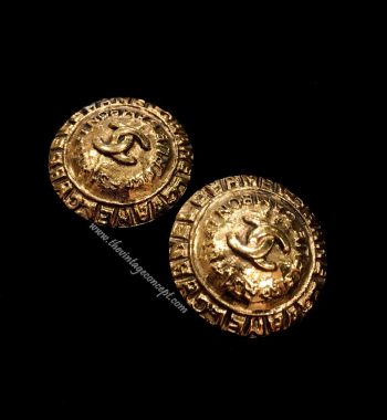 Chanel Gold Tone Button Clip Earring from 80's (SOLD) - The Vintage Concept