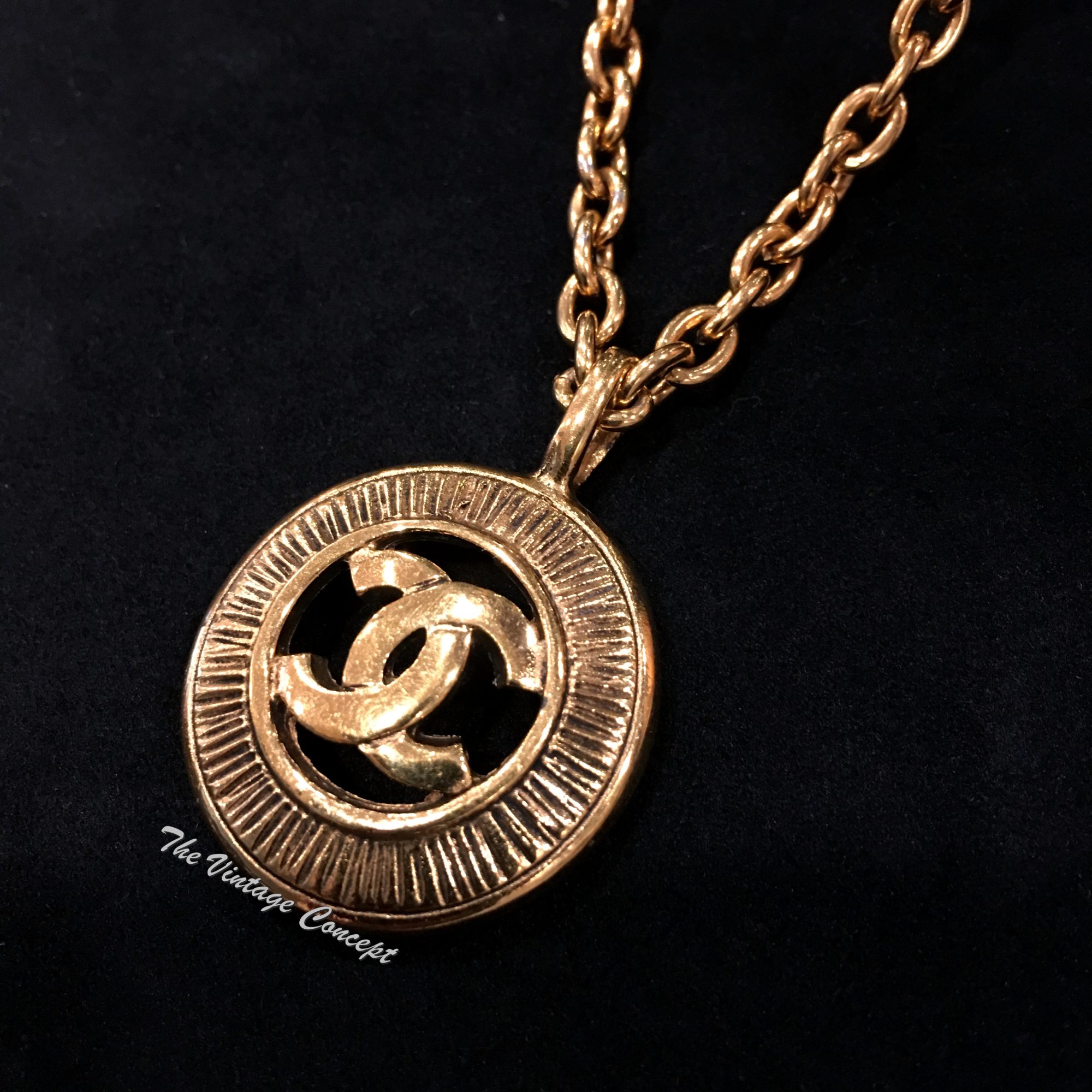Chanel Gold Tone Pendant Short Necklace 80's (SOLD) - The Vintage Concept