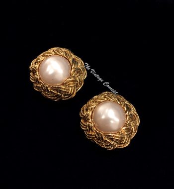 CHANEL Vintage Clip on Earrings Gold Metal Fake Pearl Fake 