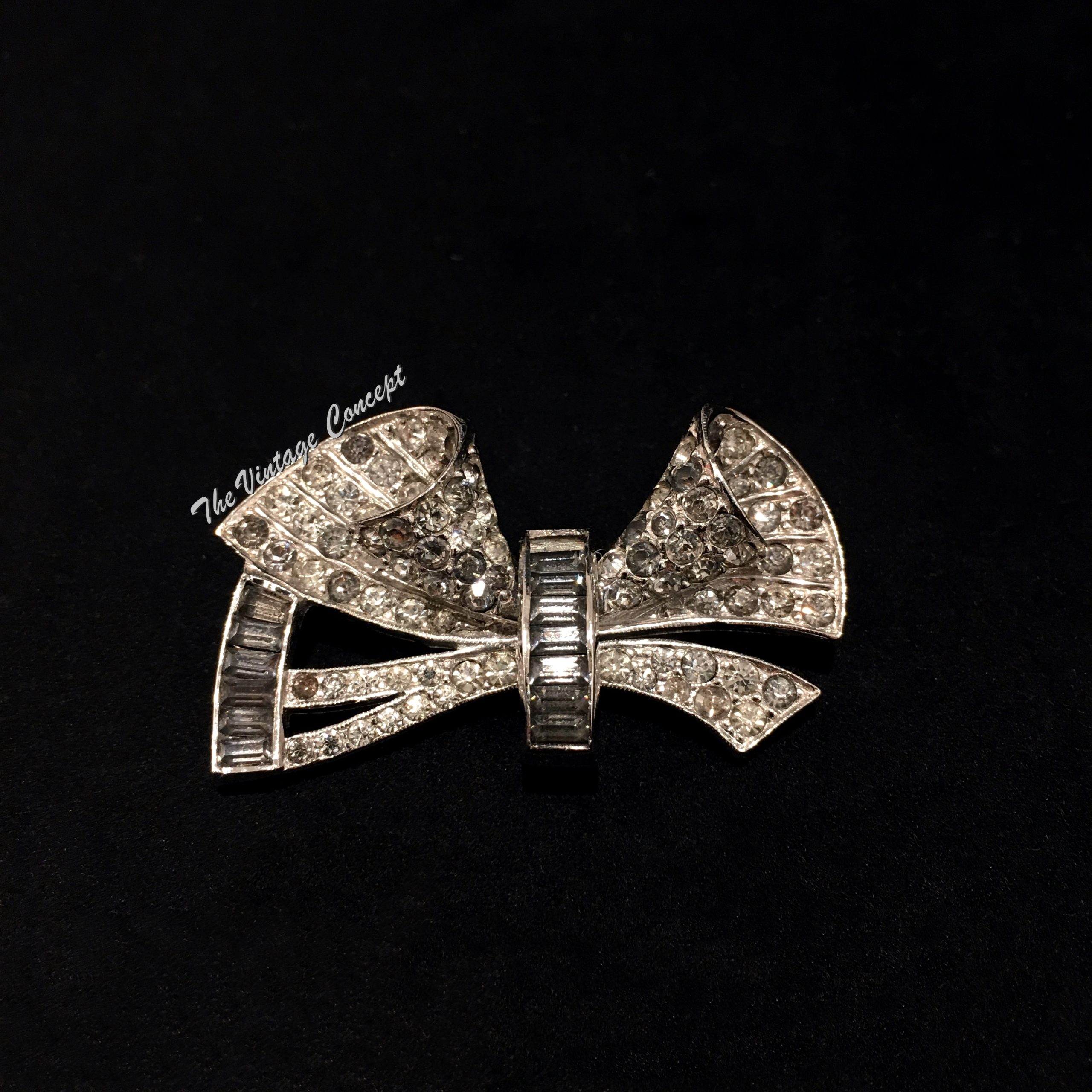 Dorsons Bow Rhodium & Gold Plated Brooch 1940's - The Vintage Concept
