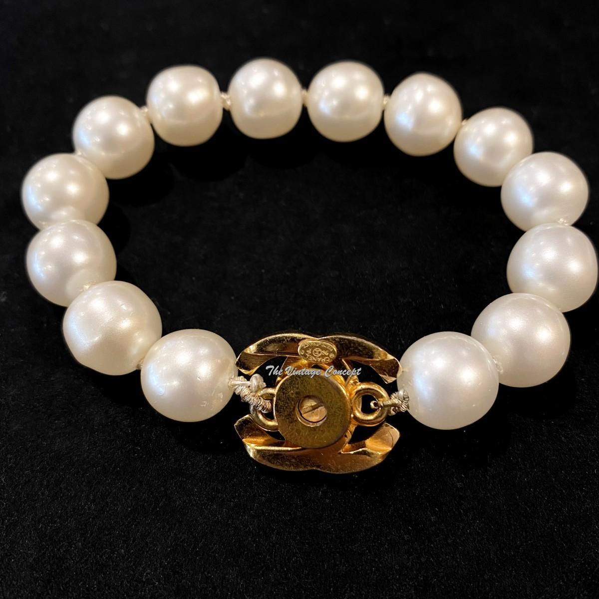 Chanel CC Logo Turn Lock Faux Pearl Bracelet 96P - The Vintage Concept