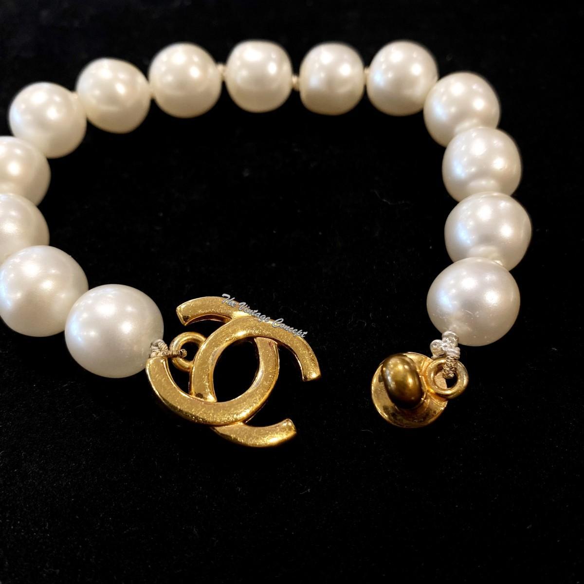 Chanel Pearl Bracelet with CC Logo  Rent Chanel jewelry for 45month